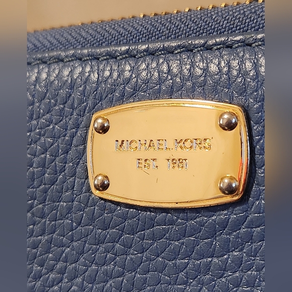MICHAEL KORS PEBBLED LEATHER WALLET - Picture 2 of 6